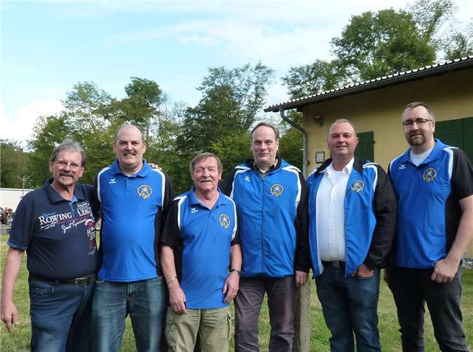 In Nodhausen präsentiert sich die erfolgreiche Truppe der NSG unserem Fotografen mit (v.l.): Wido Kopper, Peter Bahl, Uwe Hanf, Stephan Bläsner, Torsten Bilio und Matthias Buddenberg.Foto: Hans Hartenfels