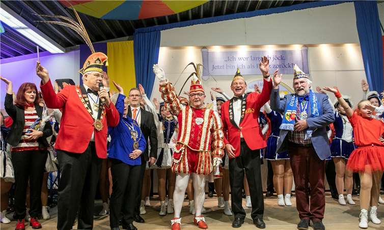In Oberdrees wurde Prinz Walter I. (Schneider) zum Herrscher über die Jecken proklamiert. Foto: JOST