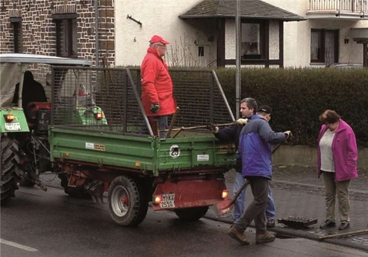 In Oberfell fand das Groß-Reinemachen statt; 14 Mitglieder der CDU waren mit dabei.privat