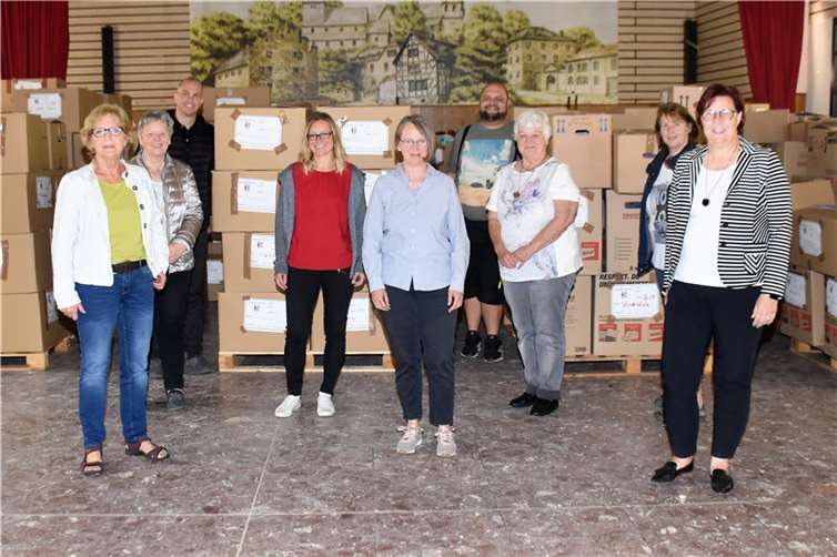 In Odendorf hat Stefan Dilly (4.v.r.)die Leitung mit Unterstützung von Damen aus dem Ort.