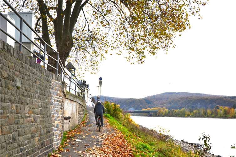 In Pfaffendorf soll unter anderem der Übergang vom Leinpfad zur Emser Straße verbreitert werden. Fotos: Stadt Koblenz/Verena Groß
