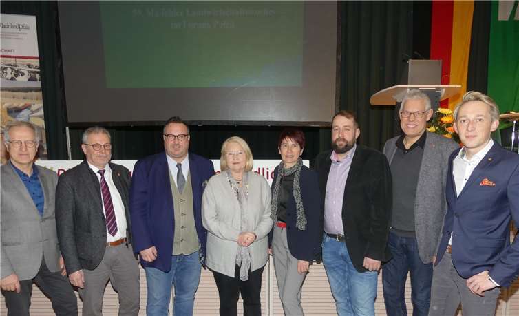 In Polch fand die Auftaktveranstaltung zur 59. Maifelder Landwirtschaftswoche mit Staatssekretär Andy Becht (3.v.l.) statt. Fotos: TE