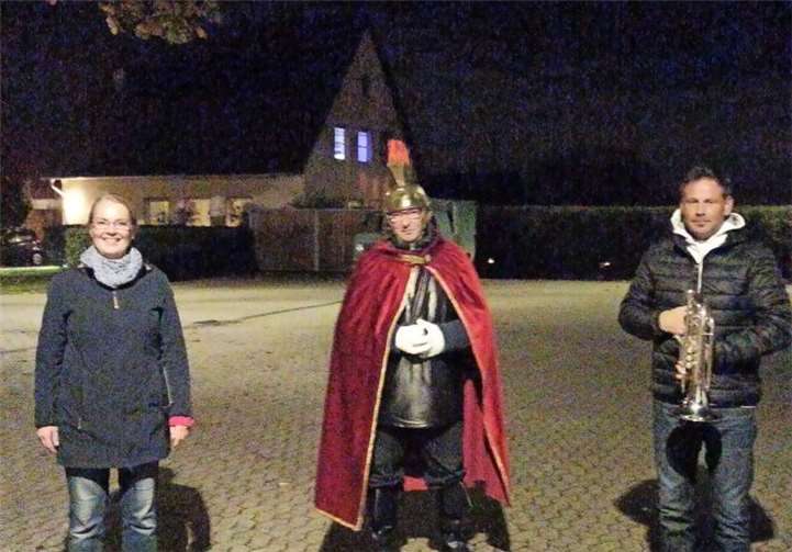 In Ramershoven kam St. Martin zhu den Kindern - mit Abstand natürlich.Foto: Privat