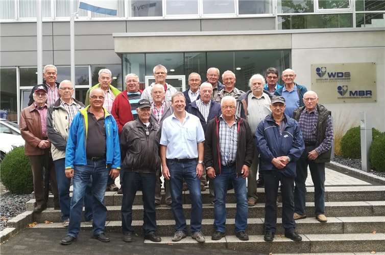 In Rengsdorf erlebten die ehemaligen Feuerwehrleute eine interessante Betriebsführung. privat