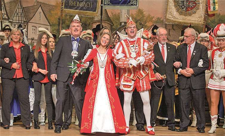 In Rheinbach proklamierte Bürgermeister Stefan Raetz das neue Prinzenpaar Dieter III. und Prinzessin Andrea II. (Schmidt). JOST