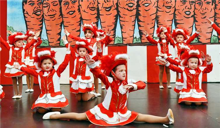 In Sachen Tanz räumten überwiegend einheimische wie die „Mini-Möhrchen“ den Applaus ab. Fotos: RASCH