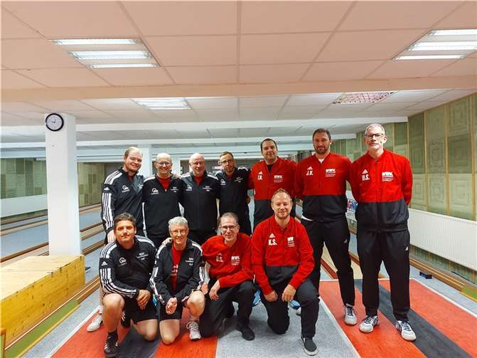 In Schwarz: KSC Landsweiler 1 - in Rot: KSV Stromberg 1.  Foto: privat