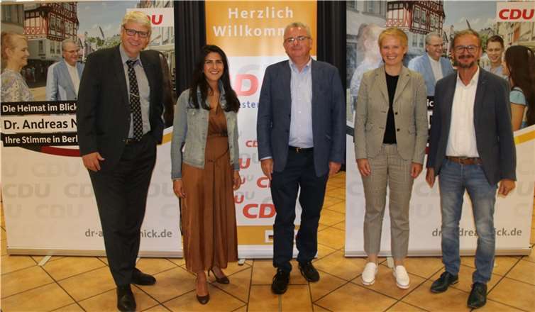 In Siershahn mit dabei (v.l.n.r.): Fraktionsvorsitzender Dr. Stephan Krempel, Integrationsstaatssekretärin Serap Güler, Wahlkreisabgeordneter Dr. Andreas Nick, Kreisbeigeordnete Gabi Wieland und Ortsbürgermeister Alwin Scherz. Foto: privat