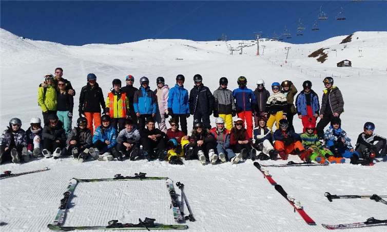In Sillian im Hochpustertal erlernten 30 Schülerinnen und Schüler der Realschule plus und Fachoberschule Untermosel das Skifahren. Foto: privat