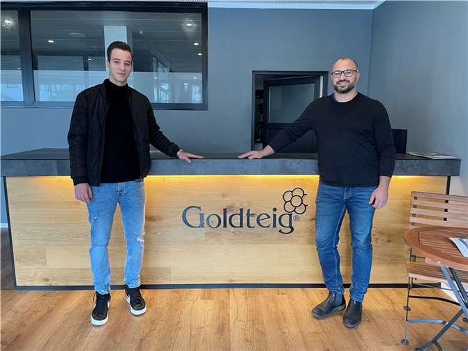 Auf den Teig kommt es an! In Sinzig-Bad Bodendorf befindet sich die Hauptstelle von Goldteig: Arthur Mashuryan (r.) mit Filialleiter Vlad Cucoanes. Foto: ROB