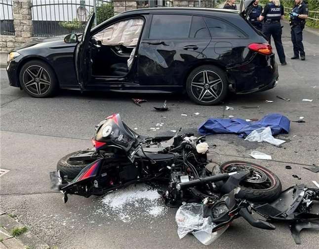 In Sinzig kam es am Sonntag zu einem schweren Unfall.  Foto: Freiwillige Feuerwehr Sinzig