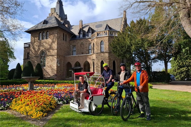 In Sinzig startet ein Rikscha-Dienst, der Ausflüge, kleine Besorgungen oder einfach eine gemeinsame Fahrt durch die Stadt ermöglicht – kostenfrei und begleitet von ehrenamtlichem Engagement.