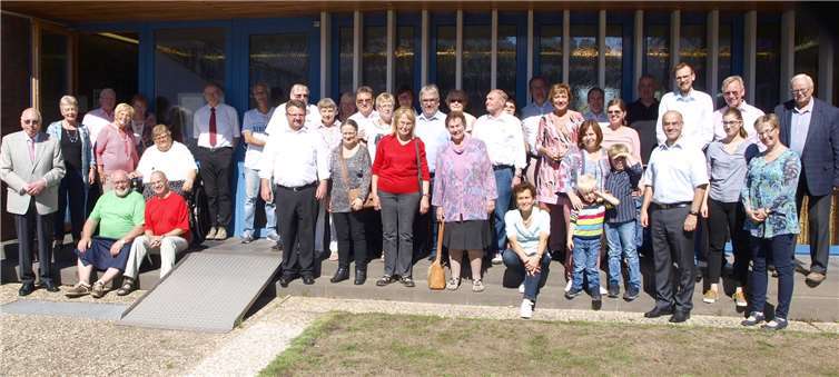 In Sinzig wurden die Besucher aus Kirchhellen an der neuapostolischen Kirche von den dortigen Gemeindemitgliedern empfangen. privat
