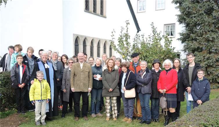 In Sinzig wurden ein Roter Cox- und ein „Prinz Albrecht von Preußen“-Apfelbäumchen gepflanzt. privat