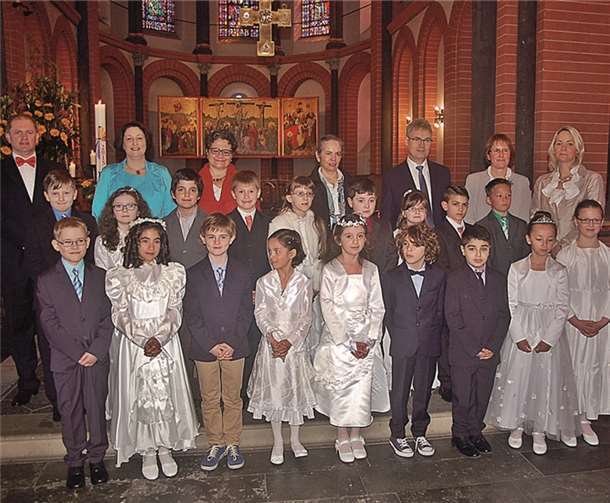 In St. Peter, in Sinzig, gingen junge Gläubige zur Erstkommunion. RÜ