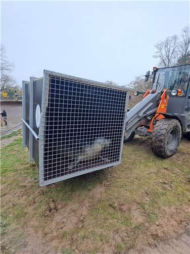 In Transportkisten wurden die Seehunde in den Wildlands Zoo gebracht.