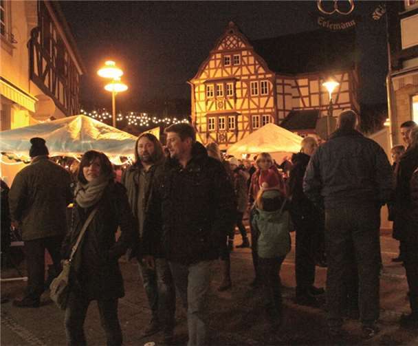 In Vallendar zog es viele Besucher zum diesjährigen Weihnachtsmarkt.