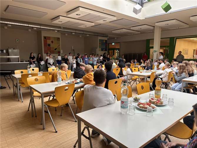 In Wachtberg-Berkum begann nach den Sommerferien für die Kinder der neuen fünften Klassen der erste Schultag an der weiterführenden Schule, auf den sie schon lange hingefiebert hatten. Foto: privat