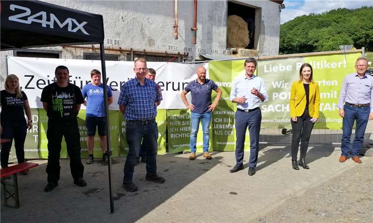 In Waldbreitbach trafen sich der Vorstand der LSV Westerwald Taunus mit Politikern der CDU. Foto: privat