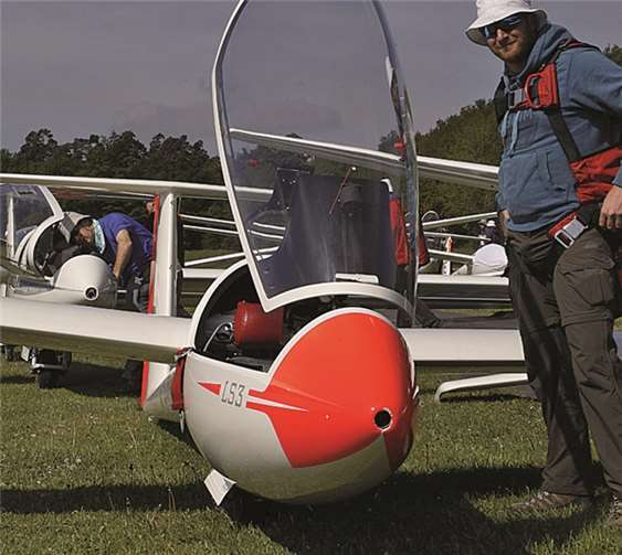 In Wershofen werden beim Eifeler Regional-Cup die letzten Startvorbereitungen getroffen.H.G. Hamann