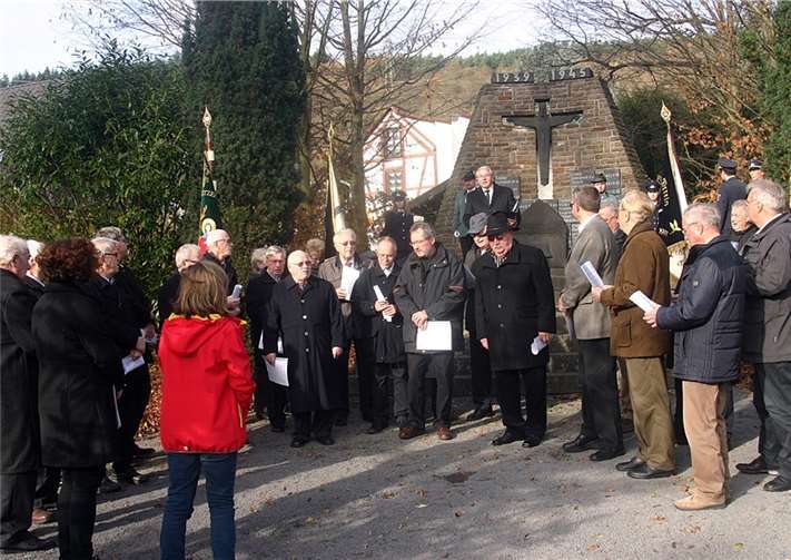 In Westen zog man in einem Trauerzug zur Gedenkstätte.
