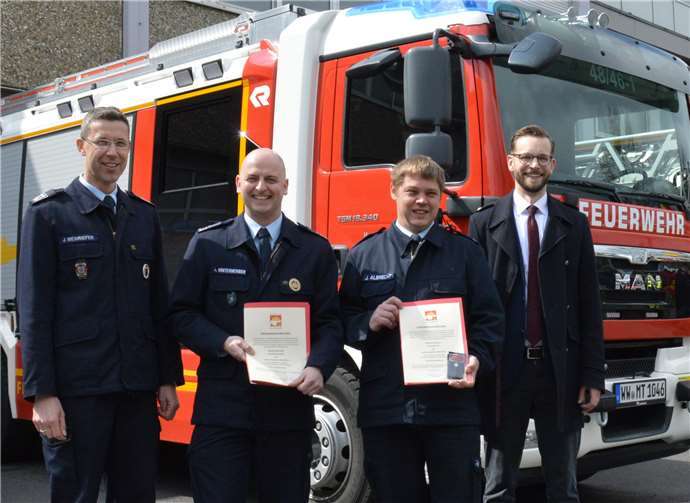 In Windeseile haben Axel Winterwerber (2. v. re.) und Jörg Albrecht (2 .v. li.) die erforderlichen Lehrgänge zum stellvertretenden Wehrführer absolviert und treten nun auch offiziell ihr Amt an - kommissarisch waren sie bereits seit 2018 tätig.