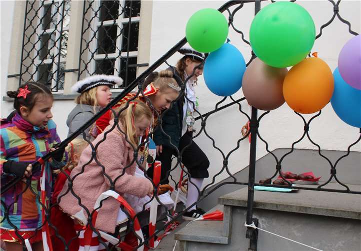 In Windeseile wurden die Trassierbänder von Leni I. und ihrer Vorhut durchtrennt.