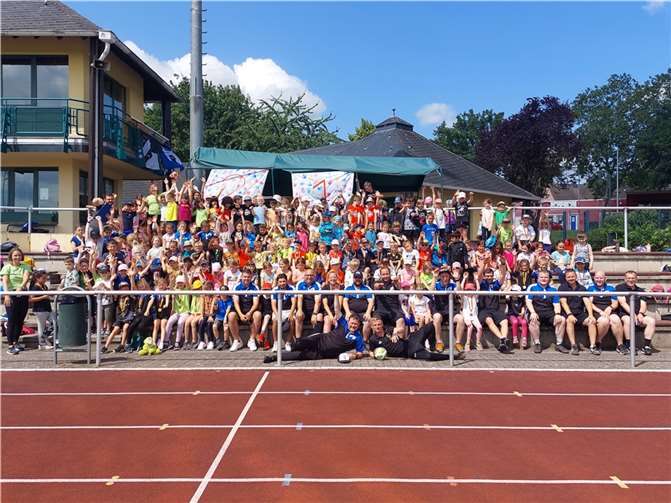 In Zusammenarbeit mit der JSG Ruitsch-Kerben/Rüber fand der erste Sepp-Herberger-Tag (SHT) in der Leo-Schönberg-Stadion statt.  Foto: JSG Ruitsch Kerben Rüber