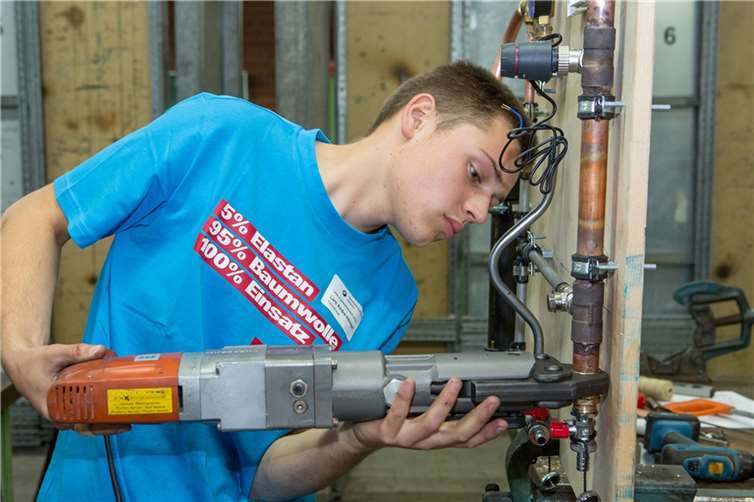 In allen Zukunftsfeldern bietet das Handwerk (hier eine Aufnahme des Praktischen Leistungswettbewerbs in Koblenz) mit sinnstiftenden und zukunftssicheren Berufen Erfüllung und persönliche Entwicklungsmöglichkeiten, betonen die andwerksvertreter. Quelle: Klaus Herzmann (Abdruck honorarfrei).