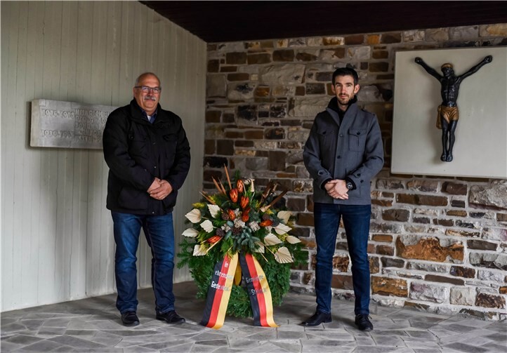 In aller Stille wurde ein Kranz am Ehrenmal niedergelegt. Foto: privat