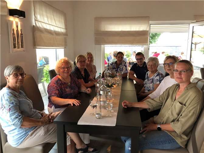 In angenehmer Runde traf man sich auf dem Wendelinushof in Weitersburg, um die Arbeit wieder aufzunehmen. Foto: AsF Vallendar