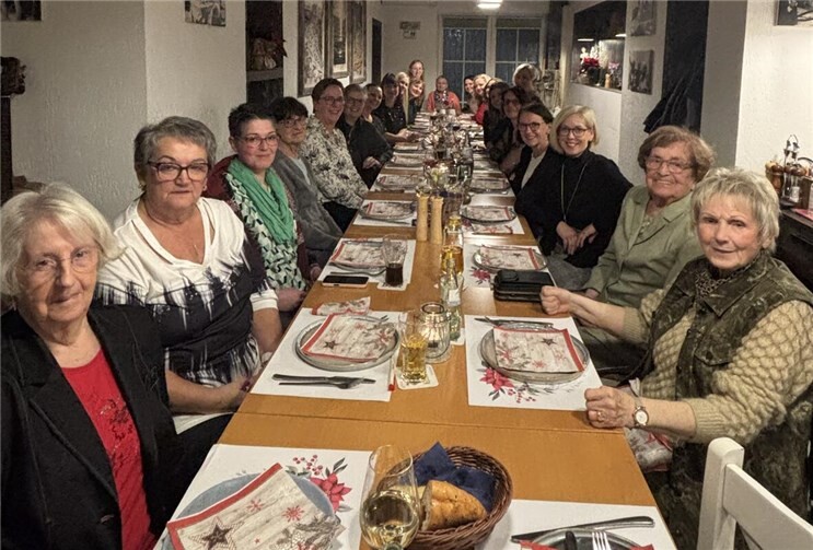 In ausgelassener, weihnachtlicher Stimmung wurde bis in die späten Stunden hinein zusammengesessen.Foto: privat