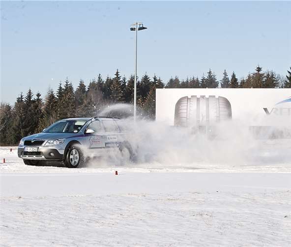 In besonderen Parcours wird das Reaktionsvermögen z.B. bei Schnee und Glätte geprüft.Jaime Santos