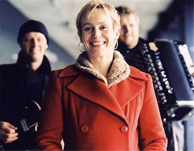 In bester Erinnerung ist dem Brohltaler Publikum das Trio Hafennacht e.V. Bereits 2010 begeisterten die Musiker von der Waterkant in der Probstei Buchholz mit maritimen Klängen.