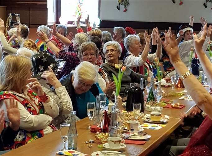 In bester Laune feierten die närrischen Ladys im bunt geschmückten Pfarrheim. Foto: privat