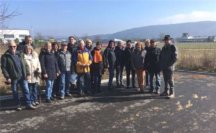 In bester Laune und bei schönstem Wetter durchwanderten die Teilnehmer die Winninger Weinberge.privat