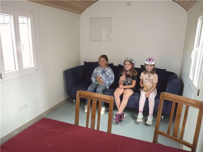 In dem Bauwagen ist noch viel Freiraum für eine individuelle Gestaltung durch die Jugendlichen.