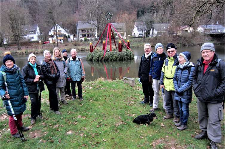 In dem kleinen See schwimmt zurzeit ein Adventskranz, welcher einen Durchmesser von acht Metern misst.privat
