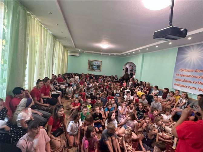 In dem von der Gesellschaft Bochum-Donezk e. V. finanzierten und betreuten Kriegskinderheim „Sonnenblume“ in der Westukraine haben mittlerweile 235 aus den Frontgebieten evakuierte Kinder Zuflucht gefunden.  Foto: Ges. Bochum-Donezk