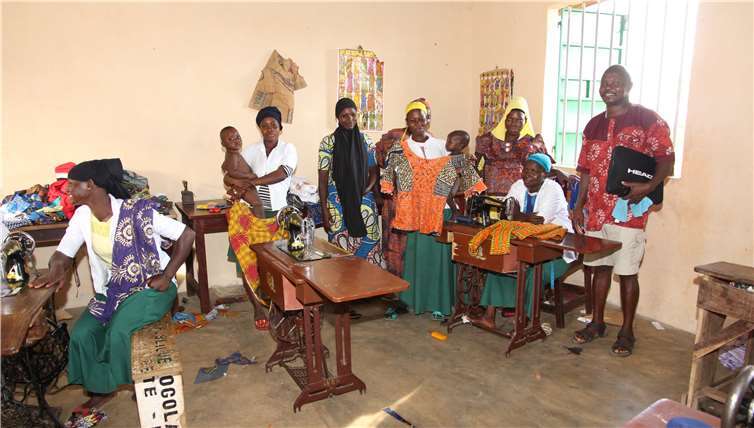 In den AGERTO Ausbildungszentren werden Lehrlinge zu Schneiderinnen ausgebildet.Fotos: privat