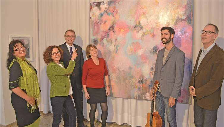 In den Bildern von Christiane Schmidt entstehen farbige Welten, die zum „darin spazieren gehen“ einladen. Privat