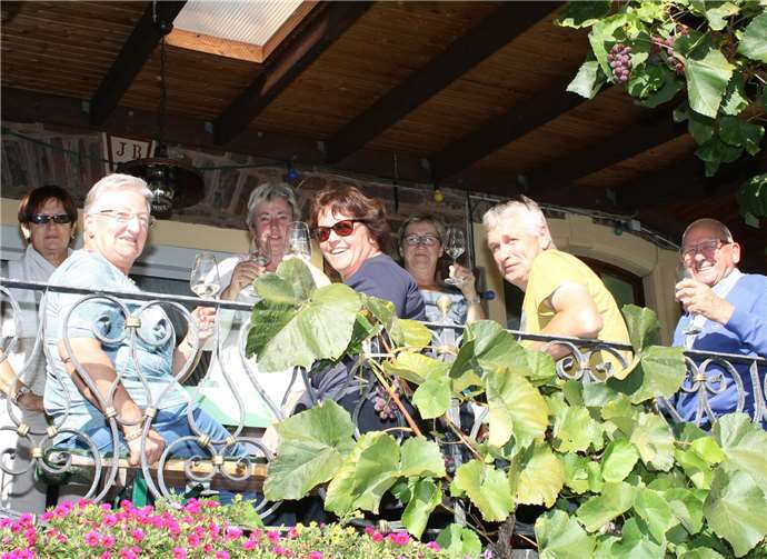 In den Höfen, Betriebsräumen und Weinlauben der Winzer wurde wieder ausgiebig gefeiert. TE