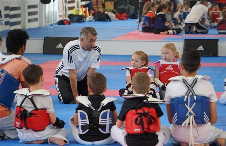 In den Kursen werden auch allgemeine Werte vermittelt.privat