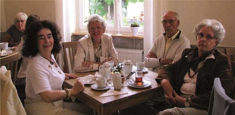 In den Lesepausen fand ein reger Gedankenaustausch statt.privat