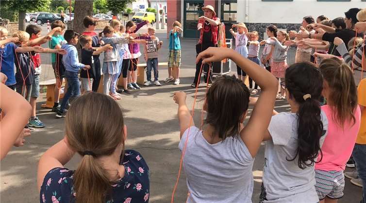 In den Pausen wurde viel ausprobiert, gezeigt, beigebracht, gespielt aber auch neu erfunden.Foto: privat