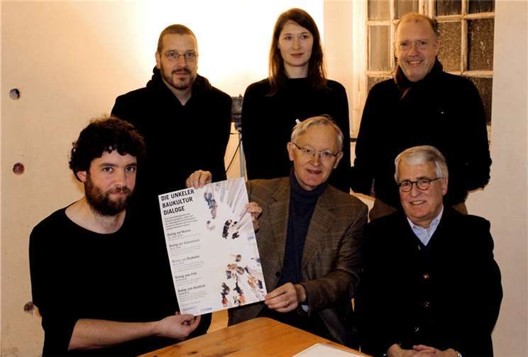 In den Räumen der Burg Unkel stellte die Entwicklungsagentur mit Architekturfachleuten der Alanus Hochschule das Projekt vor. DL