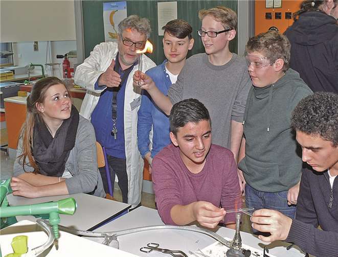 In den Räumen der Naturwissenschaften werden spannende Experimente vorgeführt. Privat