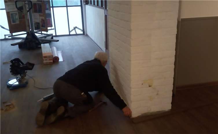 In den Räumen mussten neue Böden ausgelegt bzw. ausgebessert werden.