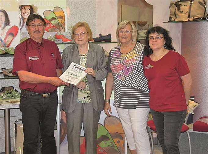 In den Räumlichkeiten der Sporthopädie Rosenbach wurde der Gutschein übergeben. privat