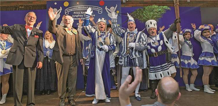 In den Rheinbacher Höhenorten Merzbach und Neukirchen regiert ab sofort das närrische Dreigestirn mit Prinz Andreas I. (Mirbach), Jungfrau Thomina (Thomas Jäkel) und Bauer Karl-Heinz (Schönenberg). Vizebürgermeister Claus Wehage und Ortsvorsteher Kalle Kerstholt proklamierten das Trifolium.VJ